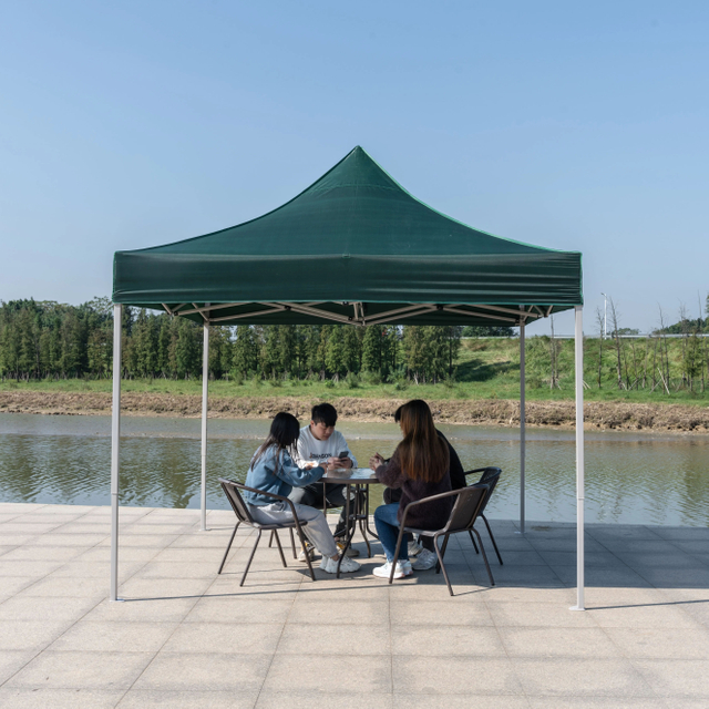 A dobradura feita sob encomenda de 10x10ft estala acima o evento exterior da barraca da propaganda da barraca da feira profissional com armação de aço