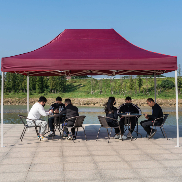 A dobradura feita sob encomenda de 10x15ft estala acima o evento exterior da barraca da propaganda da barraca da feira comercial com armação de aço