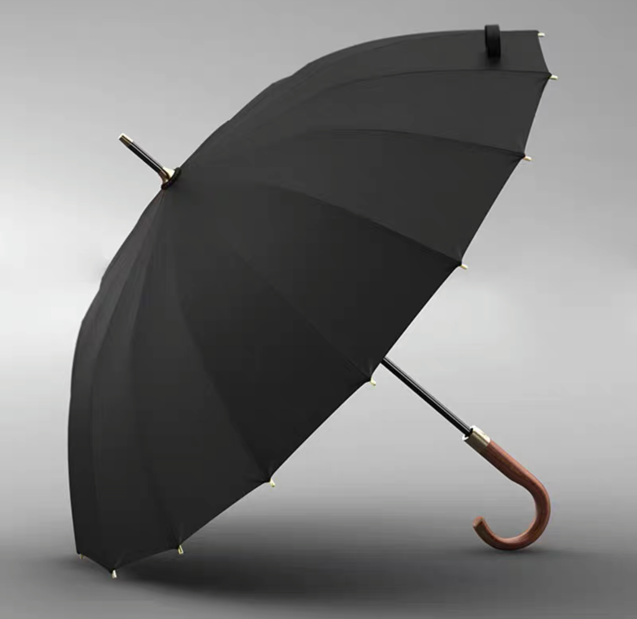 Como limpar um guarda-chuva ao ar livre?